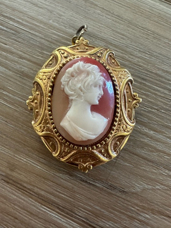 Jewelry - Vintage Cameo Locket Pendant